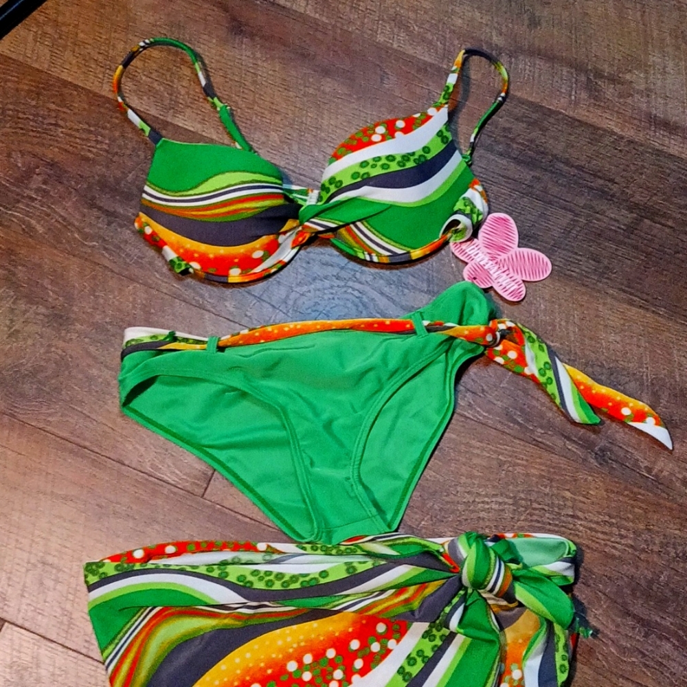 Swim suit 3 PC set💚NWT